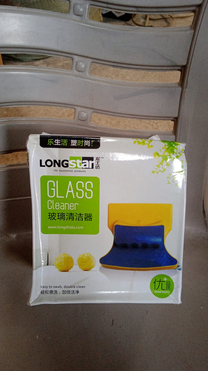 Glass cleaning tool with double-sided pads, focusing on its design for efficient cleaning of window surfaces